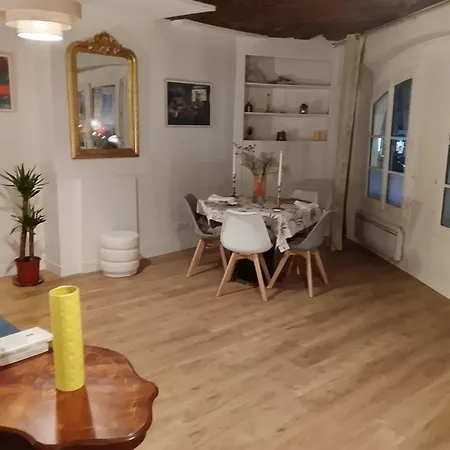Gorgeous 2 Bedroom, 70 M2 ,in Center Of St Germain Veryclose To Notre Dame Of ,5 Mns Eiffel Tour شقة