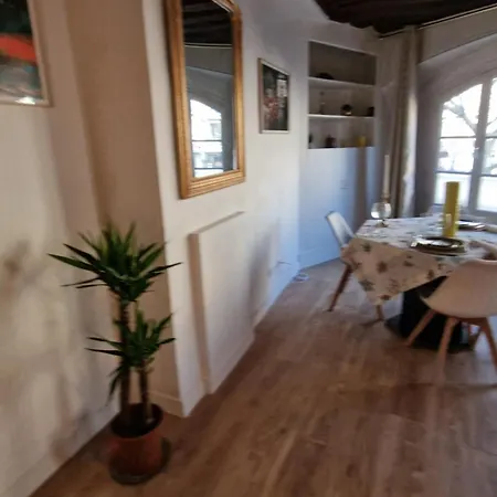 Gare Montoparnasse ,Awesome, 76 M2 2 Bedroom,,Center Of St Germain ,5 Mins Eiffel Tour And Louvre Meusm ,2 Mins Latin Dustrict And Cathedral Of Notre Of Paris Διαμέρισμα *