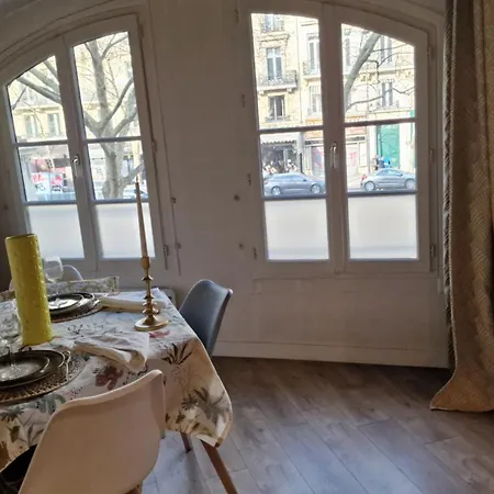 Gare Montoparnasse ,Awesome, 76 M2 2 Bedroom,,Center Of St Germain ,5 Mins Eiffel Tour And Louvre Meusm ,2 Mins Latin Dustrict And Cathedral Of Notre Of Paris * Παρίσι