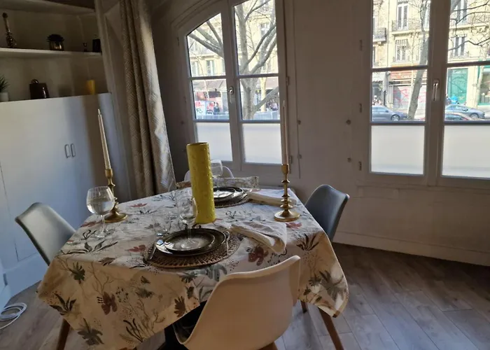 Gorgeous 2 Bedroom, 70 M2 ,in Center Of St Germain Veryclose To Notre Dame Of ,5 Mns Eiffel Tour شقة باريس