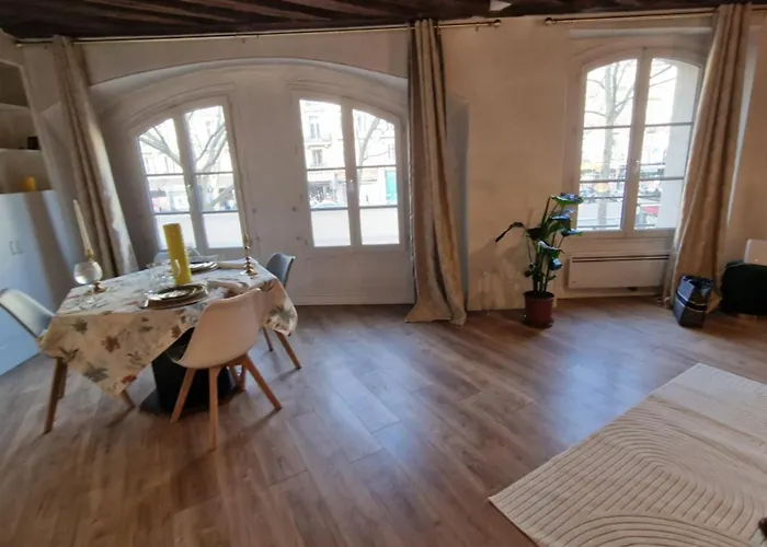 Gorgeous 2 Bedroom, 70 M2 ,in Center Of St Germain Veryclose To Notre Dame Of ,5 Mns Eiffel Tour شقة باريس