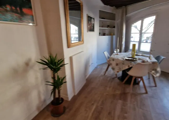 Gorgeous 2 Bedroom, 70 M2 ,in Center Of St Germain Veryclose To Notre Dame Of ,5 Mns Eiffel Tour شقة *