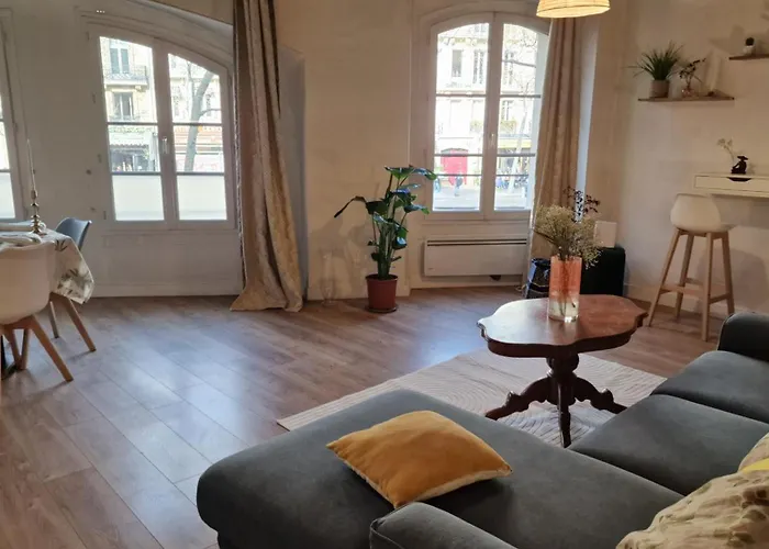 Gorgeous 2 Bedroom, 70 M2 ,in Center Of St Germain Veryclose To Notre Dame Of ,5 Mns Eiffel Tour شقة